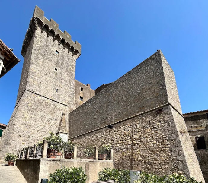 Palazzo Collacchioni e Rocca Aldobrandesca - Capalbio, Italy
